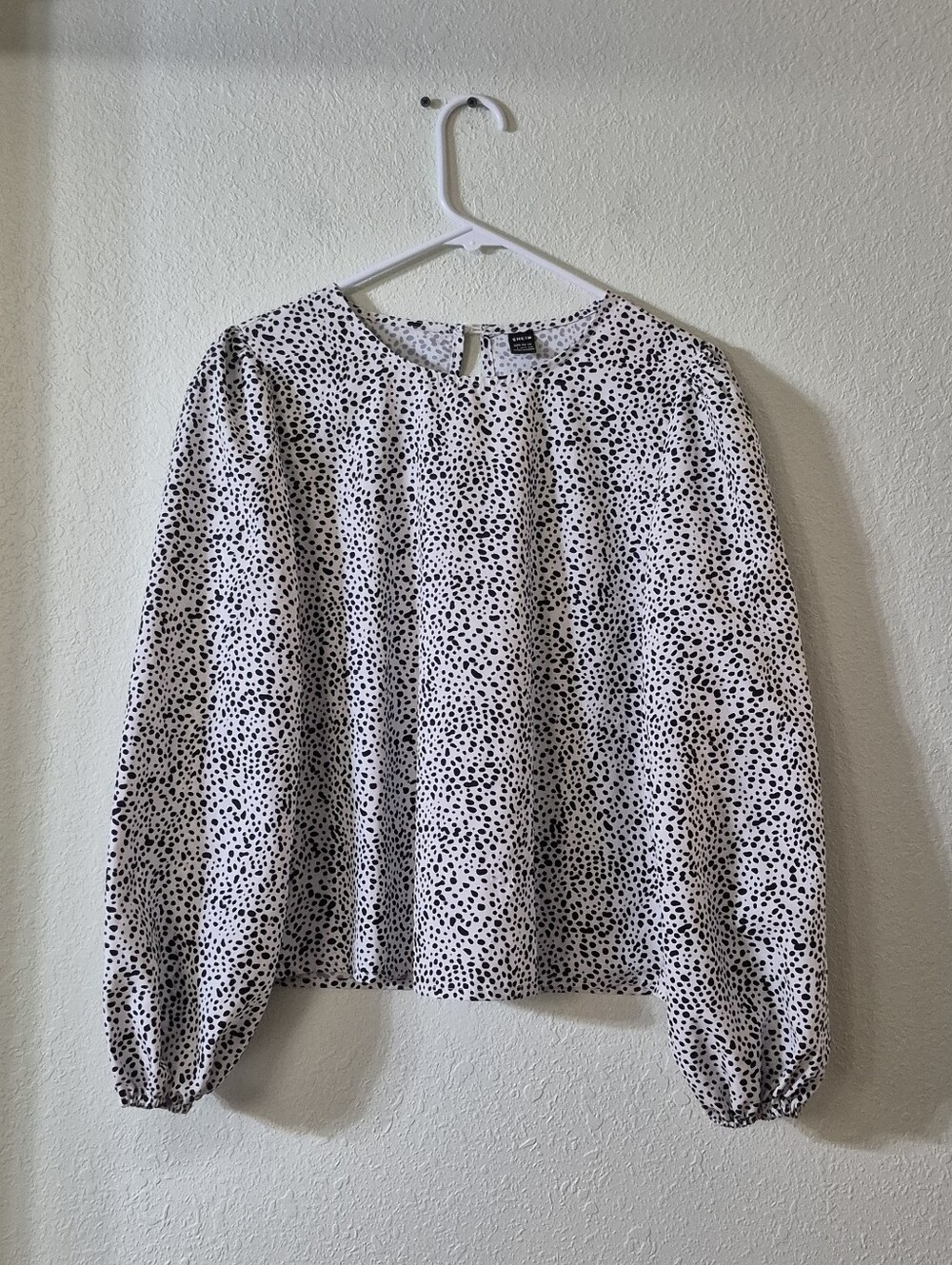 SHEIN White Blouse with Black Dot Print and Balloon Sleeves